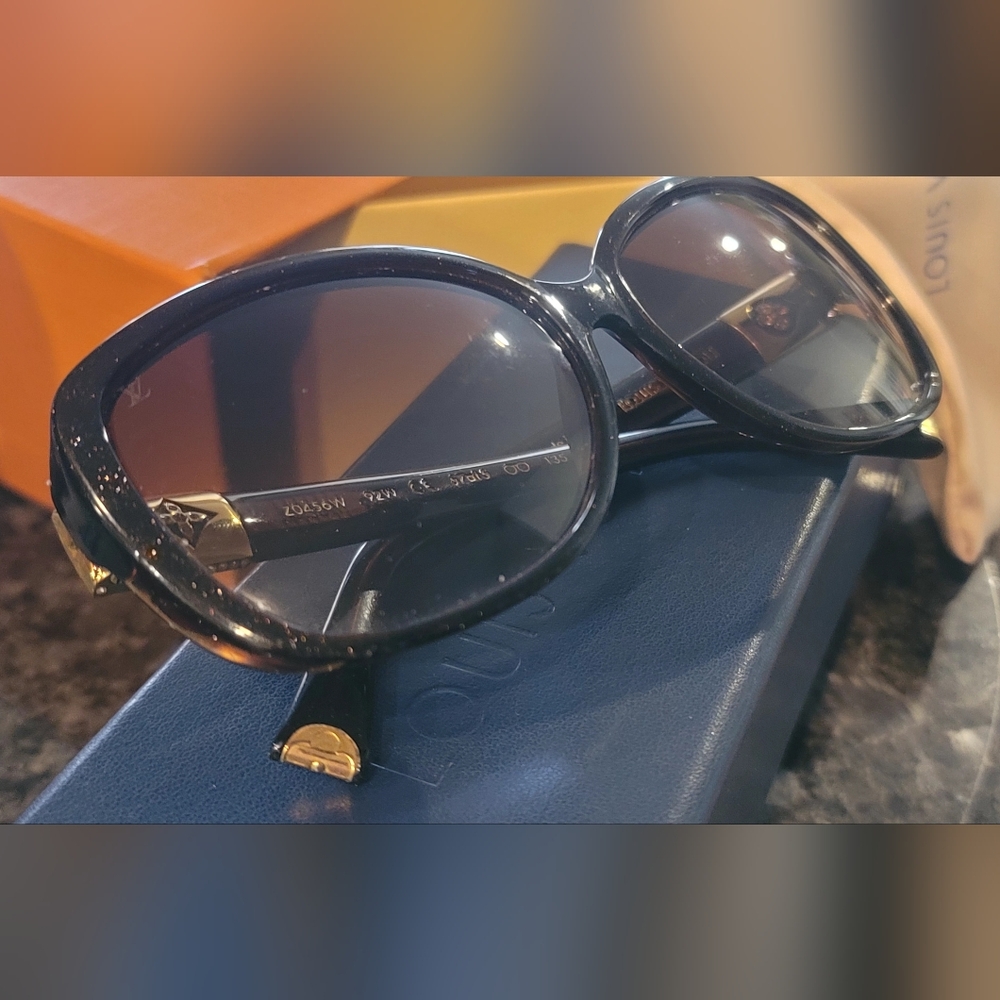 Authentic LOUIS VUITTON Brown Glitter Frame Heather Strass Sunglasses, Tortoise - Picture 5 of 16